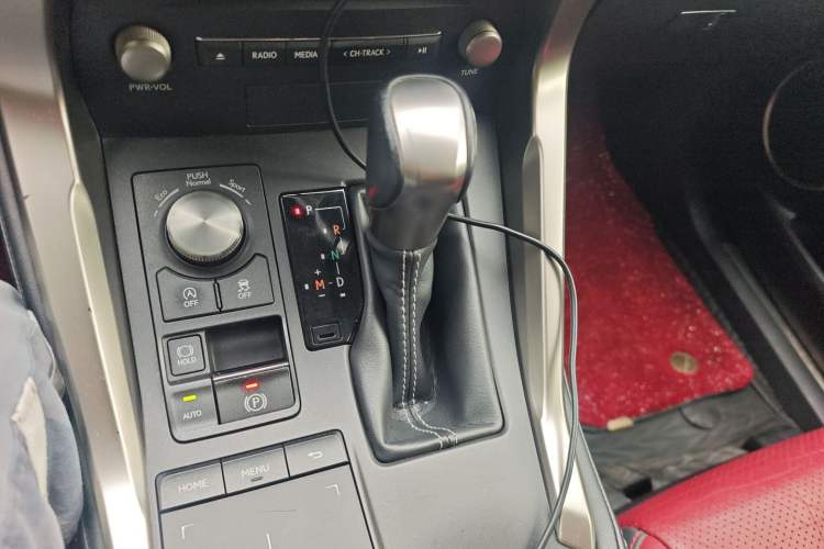 Used Lexus NX 2020 200 Front-Wheel Drive Freeline Edition China VI Standard Gear Lever