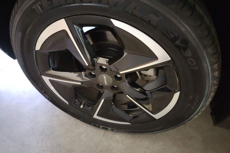 Used JETOUR Dashing 2025 1.5TD DCT Flagship Edition Right Rear Wheel Hub