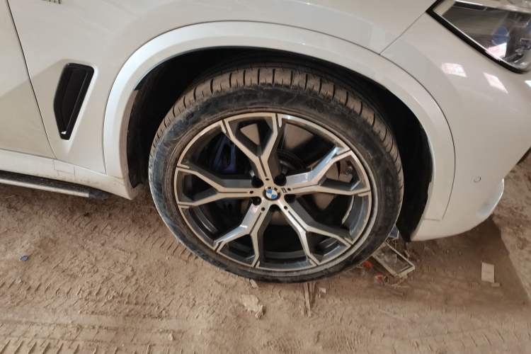 Used BMW X5 2019 xDrive40i Luxury Model with M Sport Package
