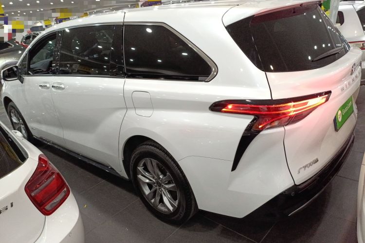 Used Toyota Sienna 2024 2.5L Hybrid Four-Wheel Drive Prestige Edition