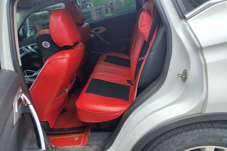 Used Geely Auto Emgrand X7 Sport 2018 1.8TD Automatic Two-Wheel Drive Smart Connect 4G Internet Edition Left Rear Seat