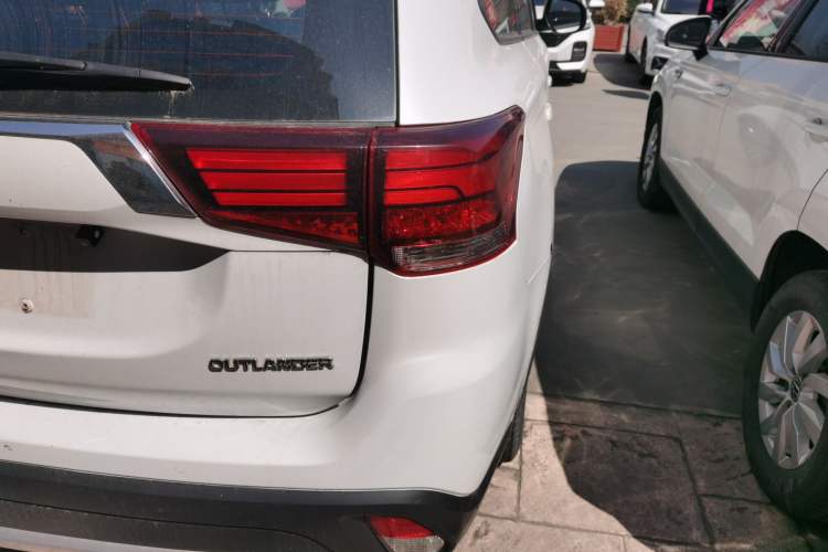 Used Mitsubishi Outlander 2018 2.0L Two-Wheel Drive Glory Edition 5 Seats