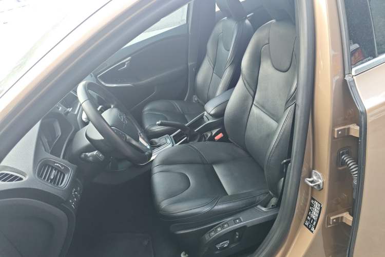 Used Volvo V40 2016 T4 Smart Luxury Edition
