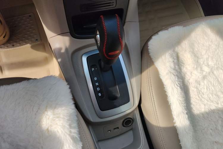 Used Ford Fiesta 2013 Sedan 1.5L Automatic Fashion Edition Gear Lever