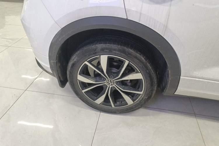 Used Volkswagen T-ROC 2023 300TSI DSG Two-Wheel-Drive Chen Guang Edition
