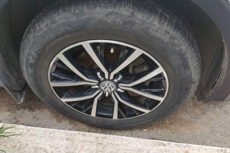 Used Volkswagen Tiguan L 2017 330TSI Automatic Two-Wheel Drive Comfort Edition Right Front Wheel Hub