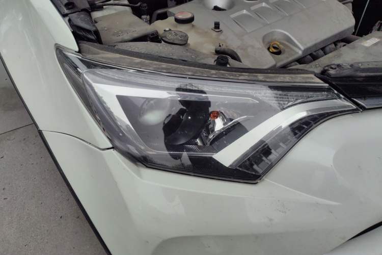 Used Toyota RAV4 2018 2.0L CVT Two-Wheel Drive Fashion X Edition