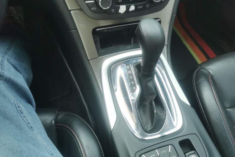 Used Buick Regal 2010 2.0T Flagship Sport Edition Gear Lever