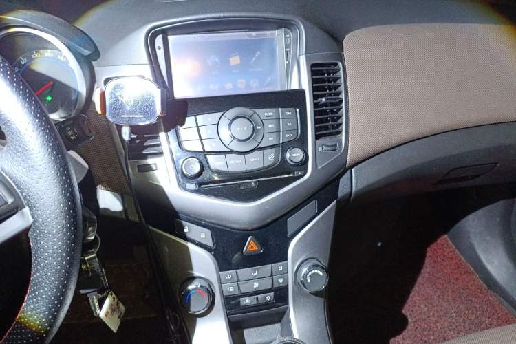 Used Chevrolet Cruze 2013 Hatchback 1.6L Manual Luxury Model
