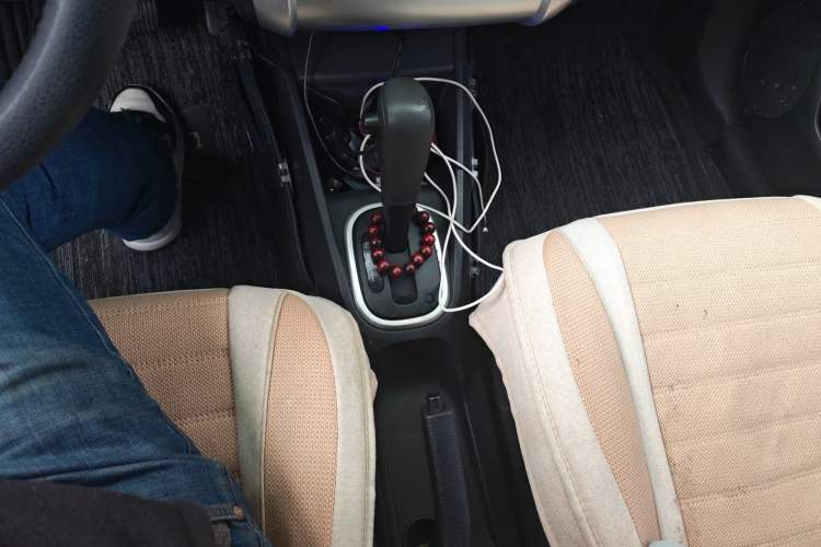 Used Venucia R50X 2013 1.6L Manual Version with Beidou Navigation Gear Lever