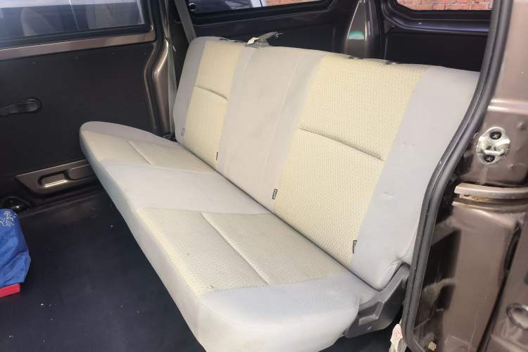 Used Jinbei Hiace X30 2023 1.5L Super-Comfortable Passenger Van 5/6/7-Seater Non-Air-Conditioned Version Model SWC15M