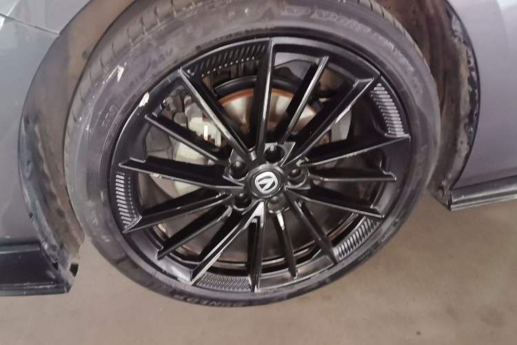 Used CHANGAN UNI-V 2023 1.5T Sport Edition Left Front Wheel Hub