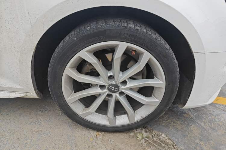 Used Audi A4L 2018 30th Anniversary Edition 40 TFSI Fashion Model
