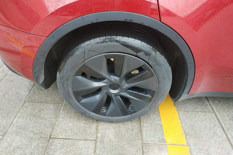 Used Tesla Model Y 2024 Rear-Wheel-Drive Version Right Rear Wheel Hub