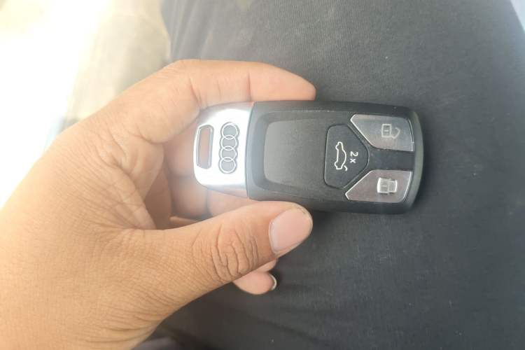 Used Audi A4L 2022 40 TFSI Luxury Dynamic Model
