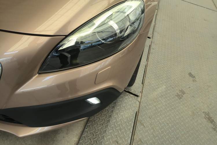 Used Volvo V40 2014 Cross Country 2.0T Zhiyi Edition