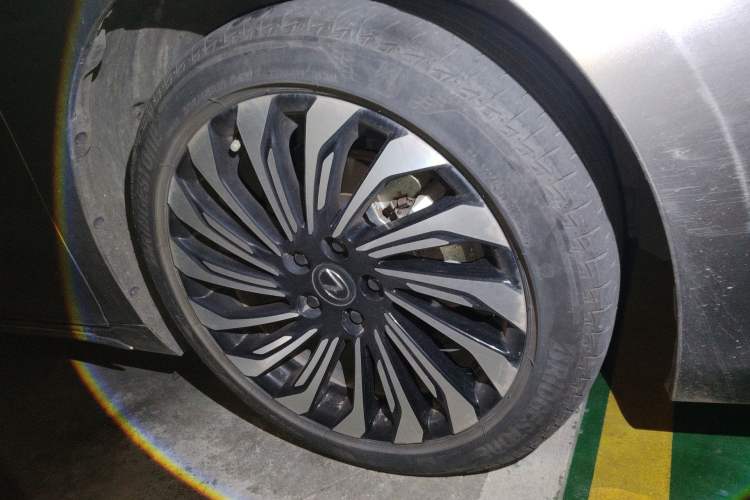 Used Lexus ES 2022 300h Silver Glow Limited Edition
