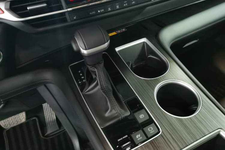 Used Toyota Granvia 2026 Model 2.5L Hybrid Prestige PLUS Four-Wheel Drive Edition
