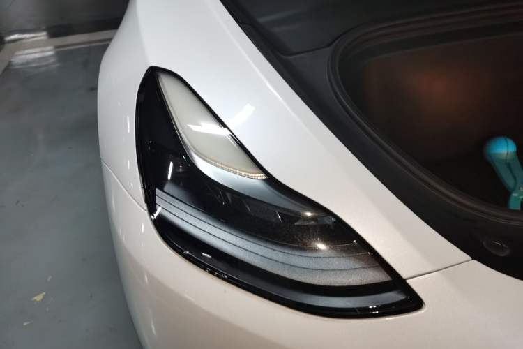 Used Tesla Model Y 2021 Standard Range Rear-Wheel Drive Version Right Front Headlight