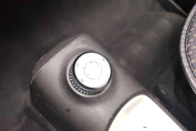 Used Wuling Hongguang MINIEV 2022 GAMEBOY 300km Enthusiast Model with Lithium Iron Phosphate Gear Lever