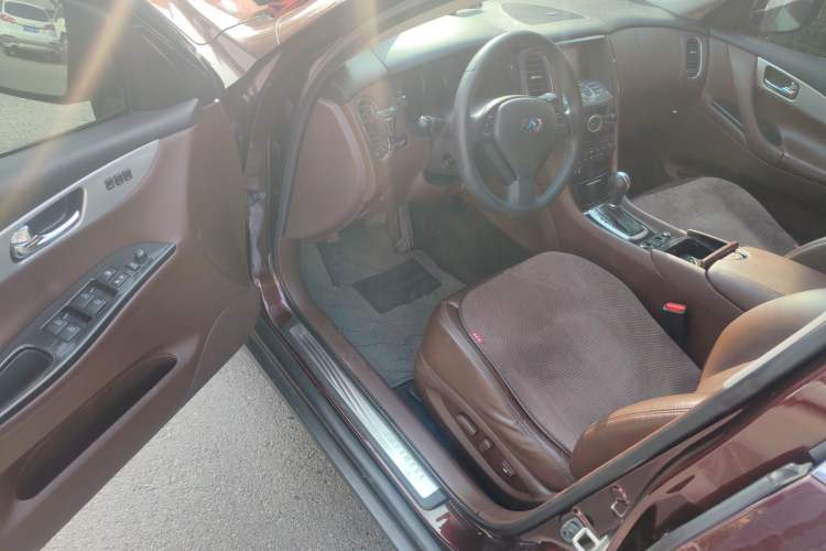 Used Infiniti QX50 2013 2.5L Two-Wheel-Drive Elegant Edition