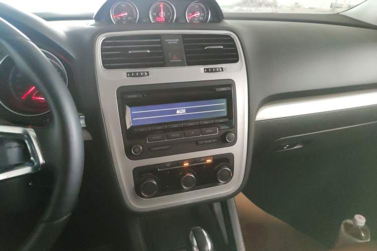 Used Volkswagen Scirocco 2015 1.4TSI Fashion Edition Audio And AC Panel