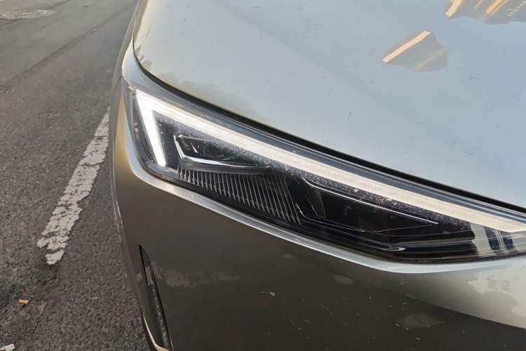 Used Hycan Z03 2022 510 km Range Trend Edition 135 kW 64.23 kWh Right Front Headlight