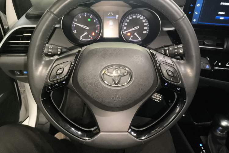 Used Toyota IZOA 2021 2.0L Yichi Version
