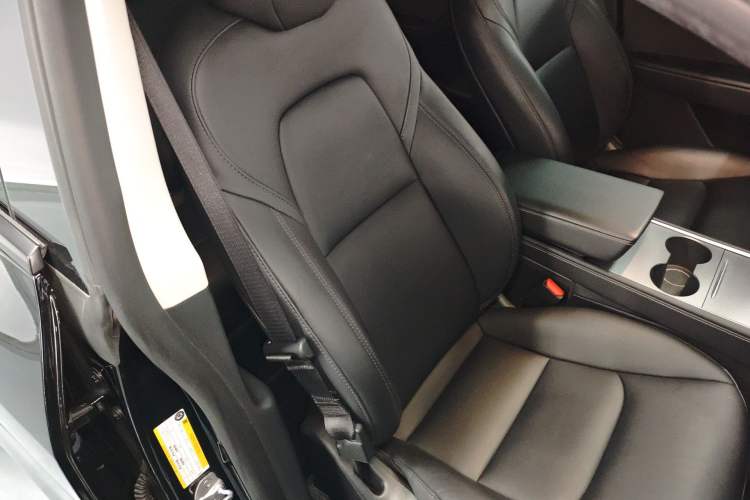 Used Tesla Model Y 2023 Long-Range All-Wheel-Drive Version
