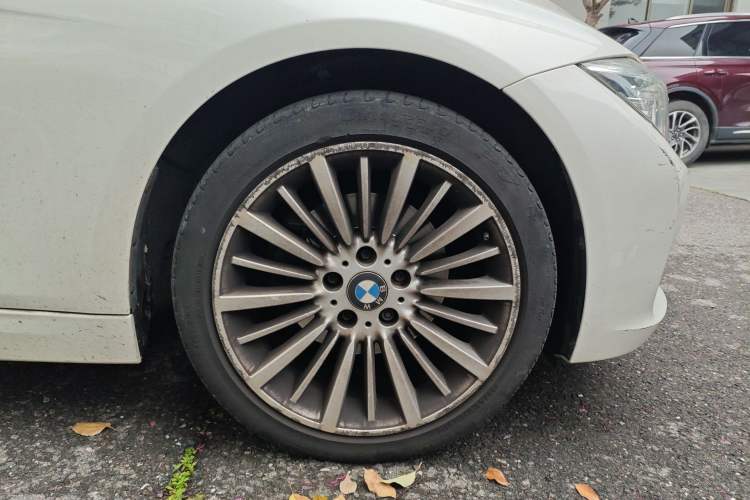 Used BMW 3 Series 2018 320Li Fashion Model Right Front Wheel Hub