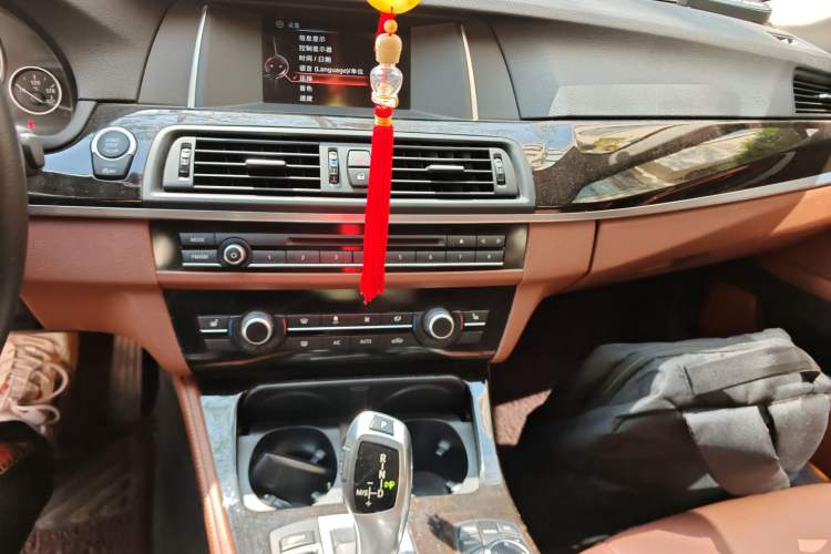 Used BMW 5 Series 2014 525Li Leading Model Audio And AC Panel