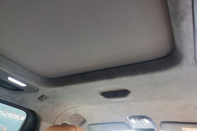 Used Geely Galaxy LEVC L380 2024 140-Degree 6-Seater All-Wheel-Drive Ultra Headliner