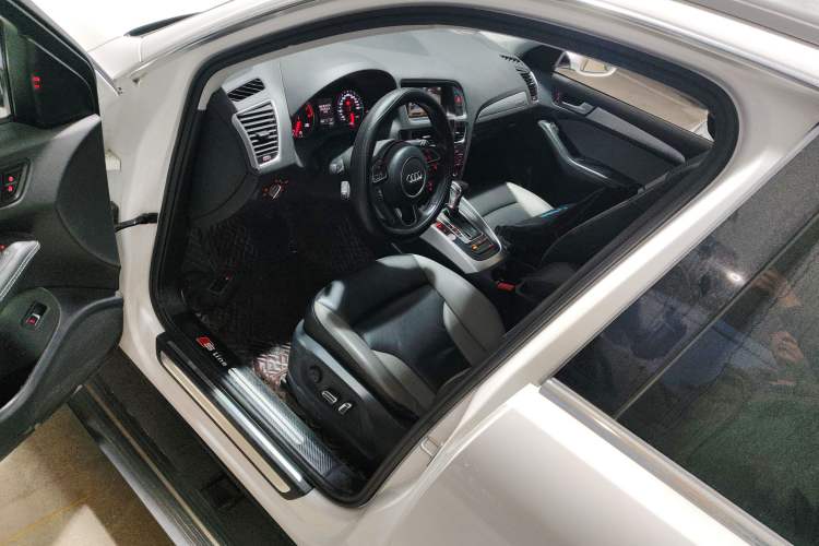 Used Audi Q5 2017 Plus 40 TFSI Technology Model Driver Seat