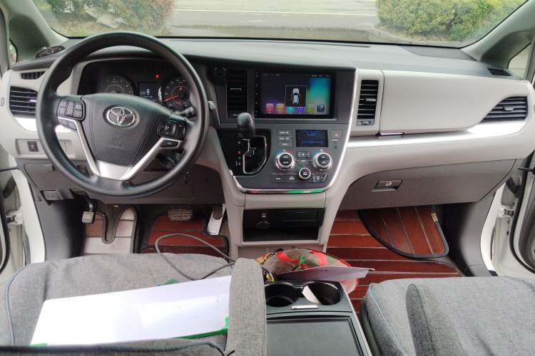Used Toyota SIENNA  Center Console
