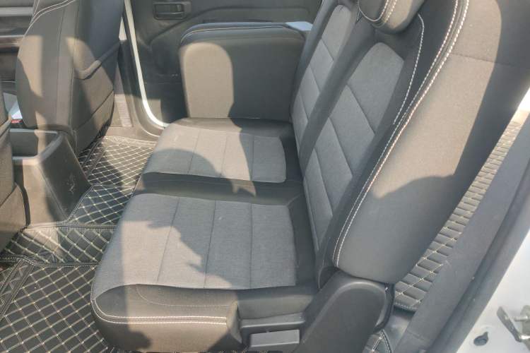 Used Wuling Hongguang PLUS 2019 1.5T Manual Standard Edition 5 Seats
