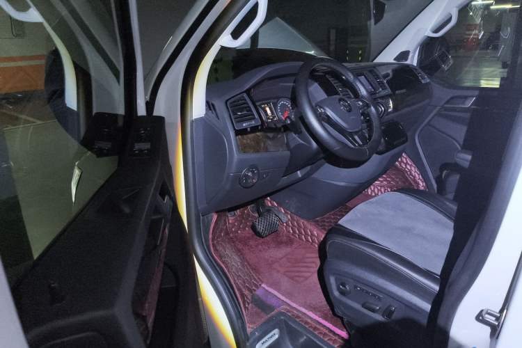 Used Volkswagen Multivan 2018 2.0 TSI 4x4 Prestige Edition 7-Seater Driver Seat