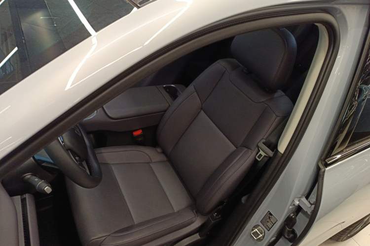 Used Leapmotor C16 2026 Extended-Range 280 LiDAR Zhizun Edition 6 Seats Left Front Seat