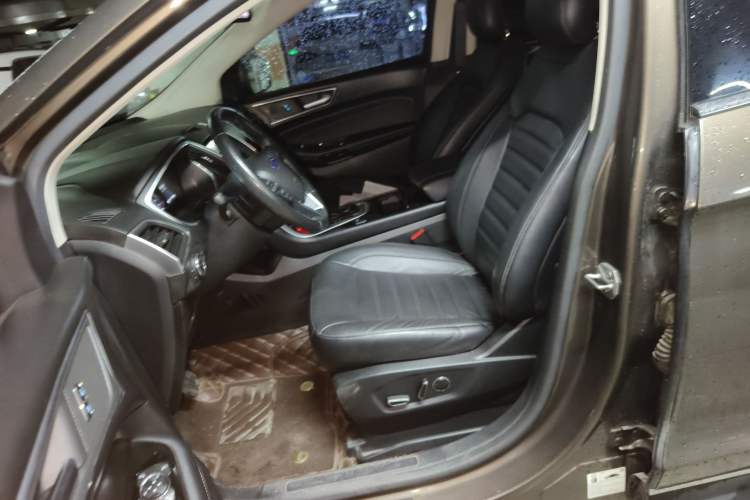 Used Ford Edge 2015 2.0T GTDi Two-Wheel-Drive High-Line Version

