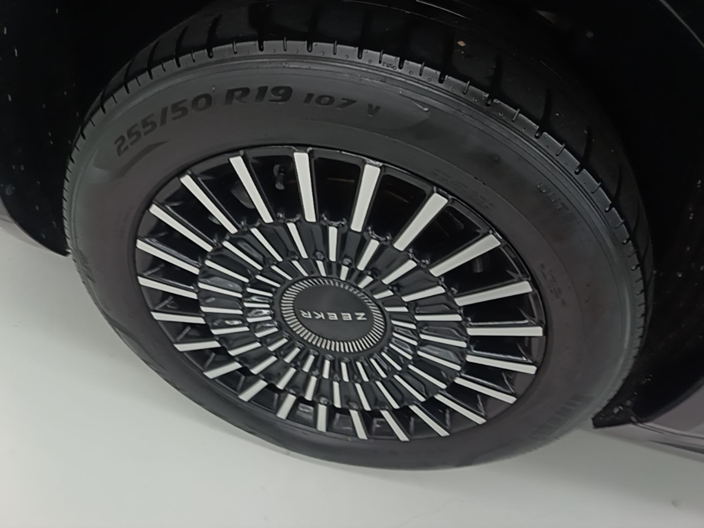 Zeekr 009 2024 Six-Seat Executive Version 4WD 108 kWh — снимка 11