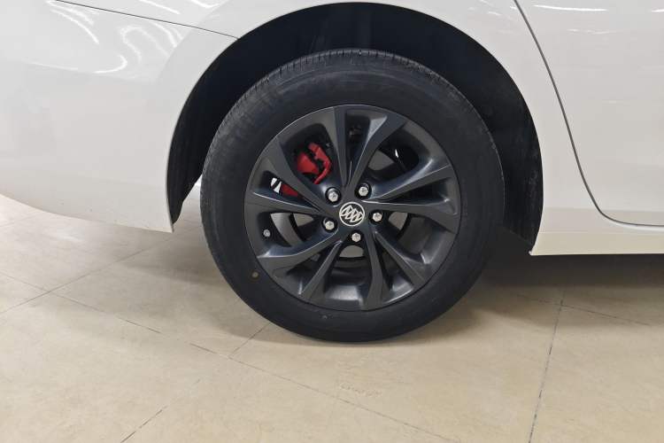 Used Buick Verano 2023 Pro GS Hunter Wind Edition Right Rear Wheel Hub