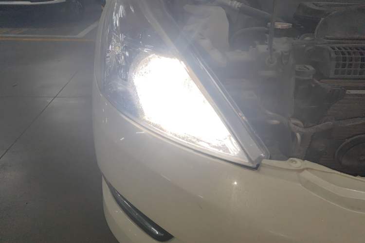 Used Nissan Teana 2011 2.0L XL Comfort Edition Right Front Headlight