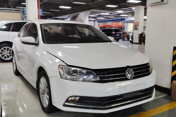 Used Volkswagen Sagitar 2015 1.6L Automatic Comfort Model Front Right 45 Deg