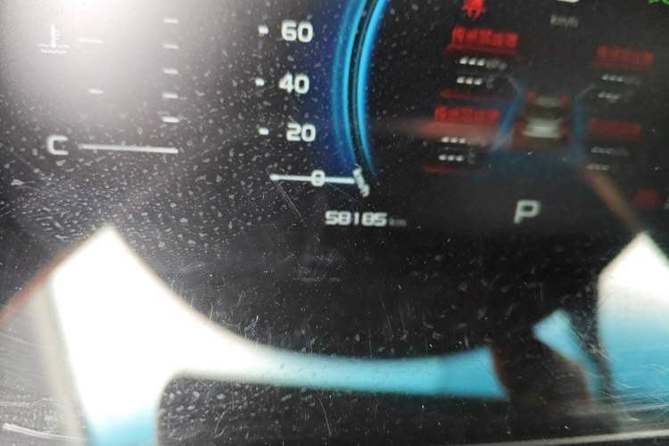 Used Farizon FX 2020 1.8T Smart Connect Edition 4 Seats Odometer Close Up