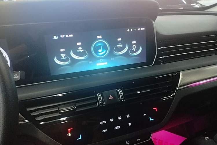 Used Hongqi HS5 2022 Revised Version 2.0T Smart Connect Flagship Edition
