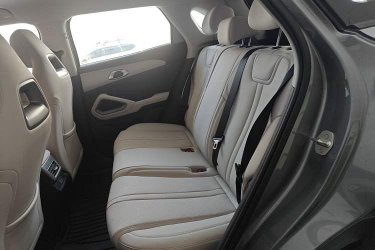 Used BYD Yuan UP 2025 Intelligent Driving Version 401 KM Dynamic Edition Left Rear Seat