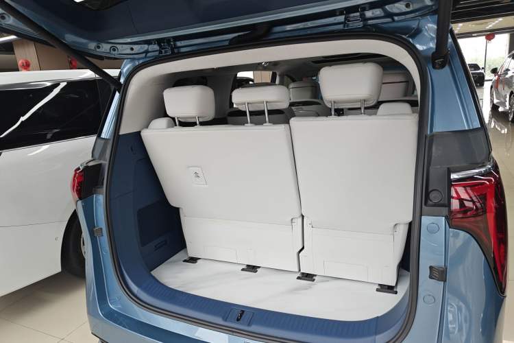 Used Buick Century 2023 2.0T Seven-Seater Yinshi Edition Trunk