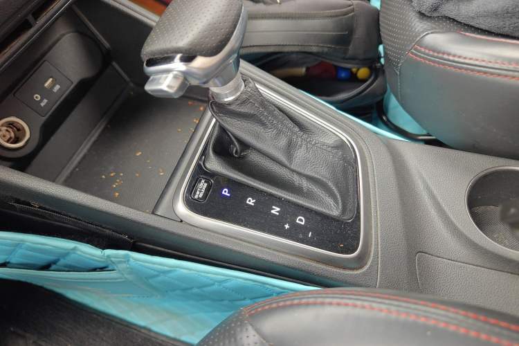 Used Hyundai Verna (new generation) 2016 1.4L Automatic Cool Edition GLS Gear Lever