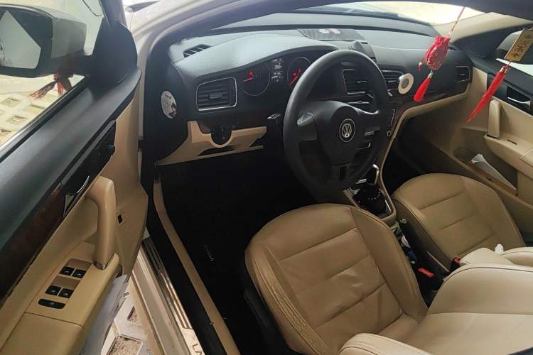 Used Volkswagen Lavida 2014 1.6L Automatic Sport Edition Driver Seat