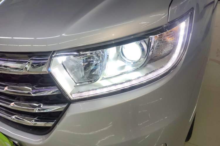 Used JAC Refine M3 2023 PLUS 1.8L 7/8-Seater Comfort Edition

