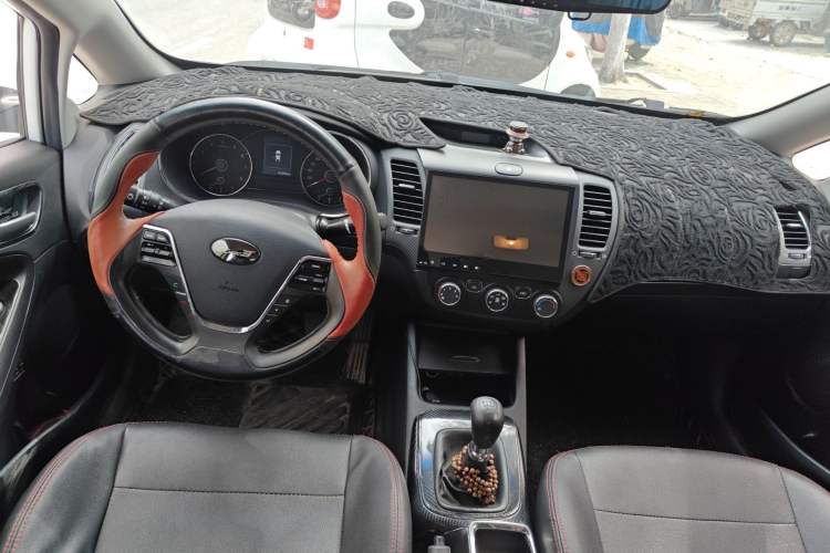 Used Kia K3 2016 1.6L Manual GL Center Console